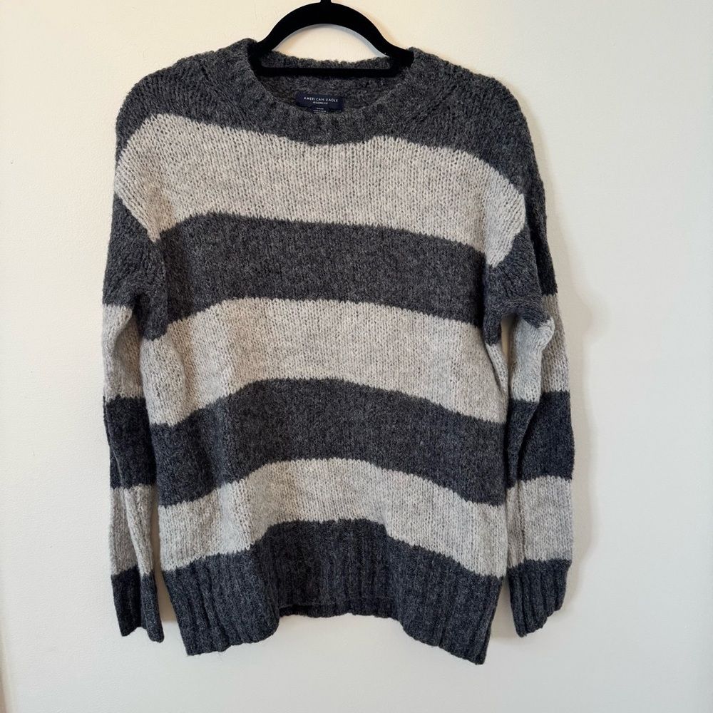 American Eagle Sweater - Picture 7 of 8